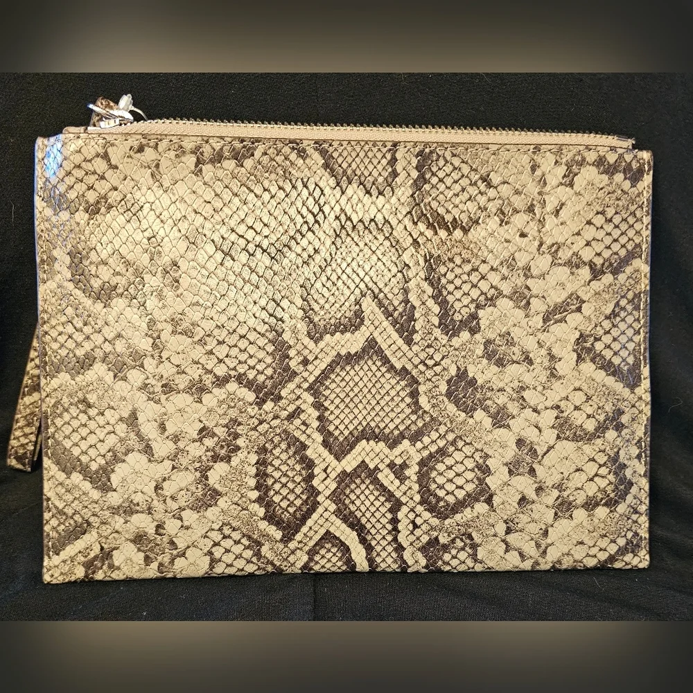 Michael Kors Jet Set XL Zip Clutch Wristlet